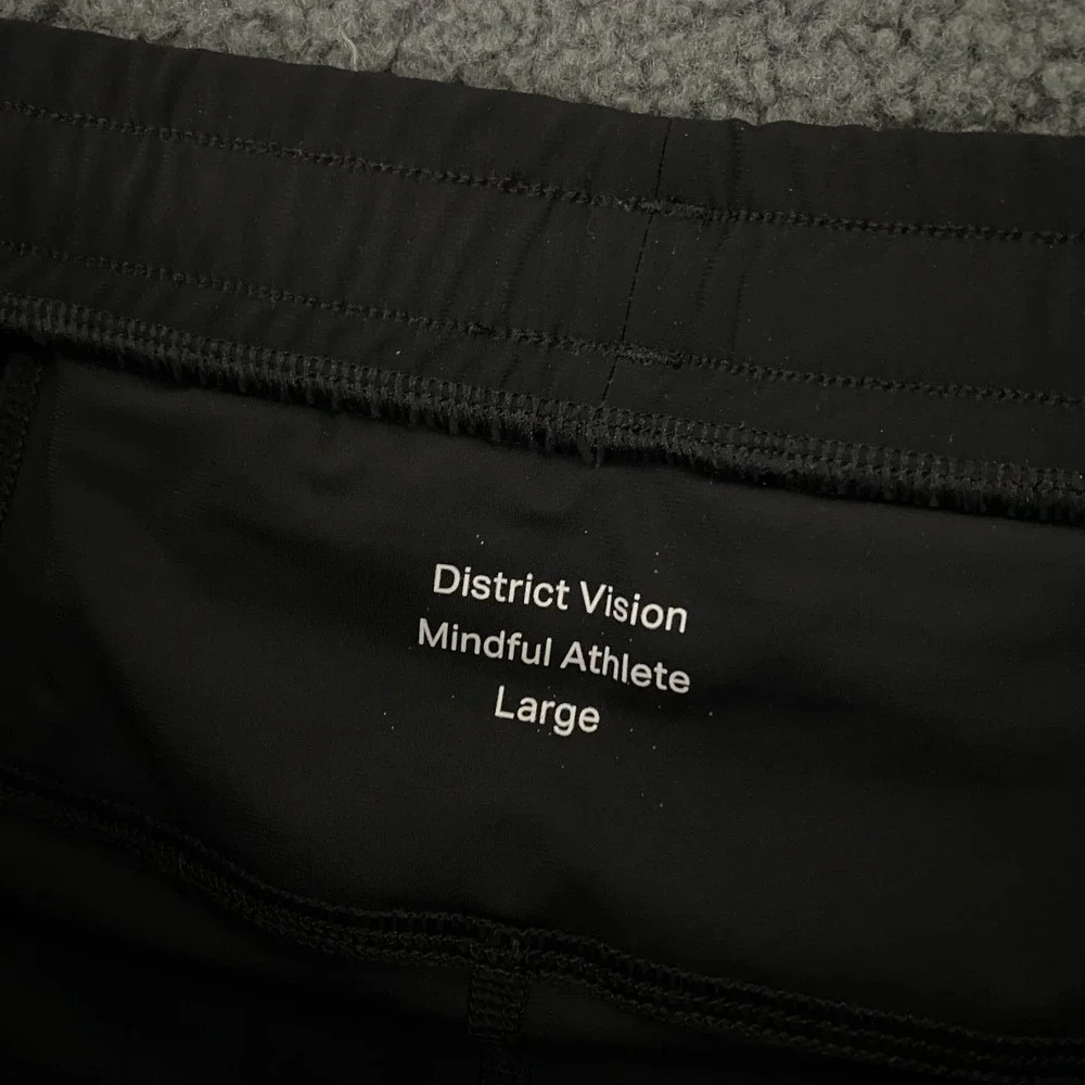 District Vision 9in Recycled Half Tights Womens Large Black Biker Shorts TomTom